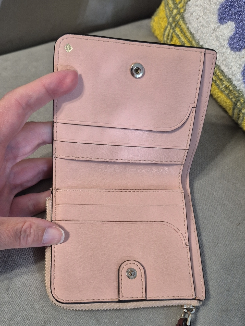 KATE SPADE Pink Floral Dog Applique Zip Wallet - Picture 4 of 6